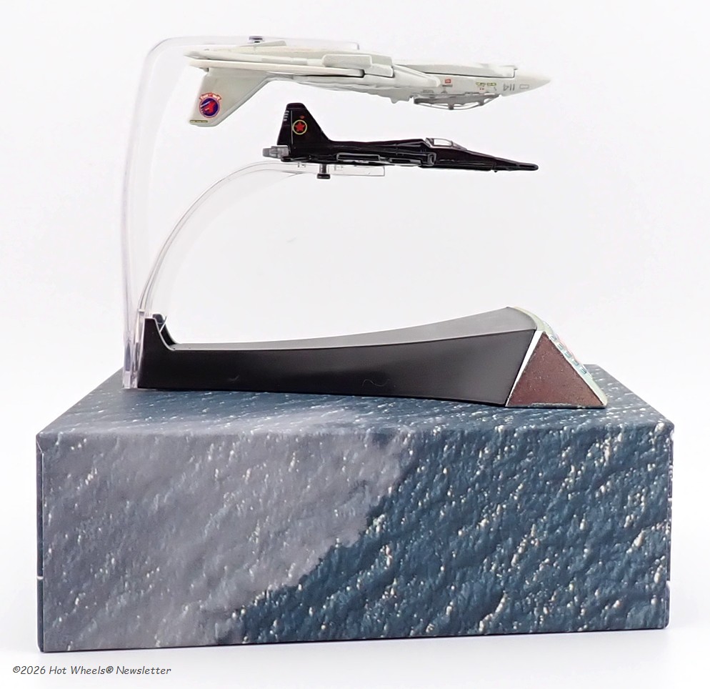 2026 - Top Gun - Comic Con set - Display